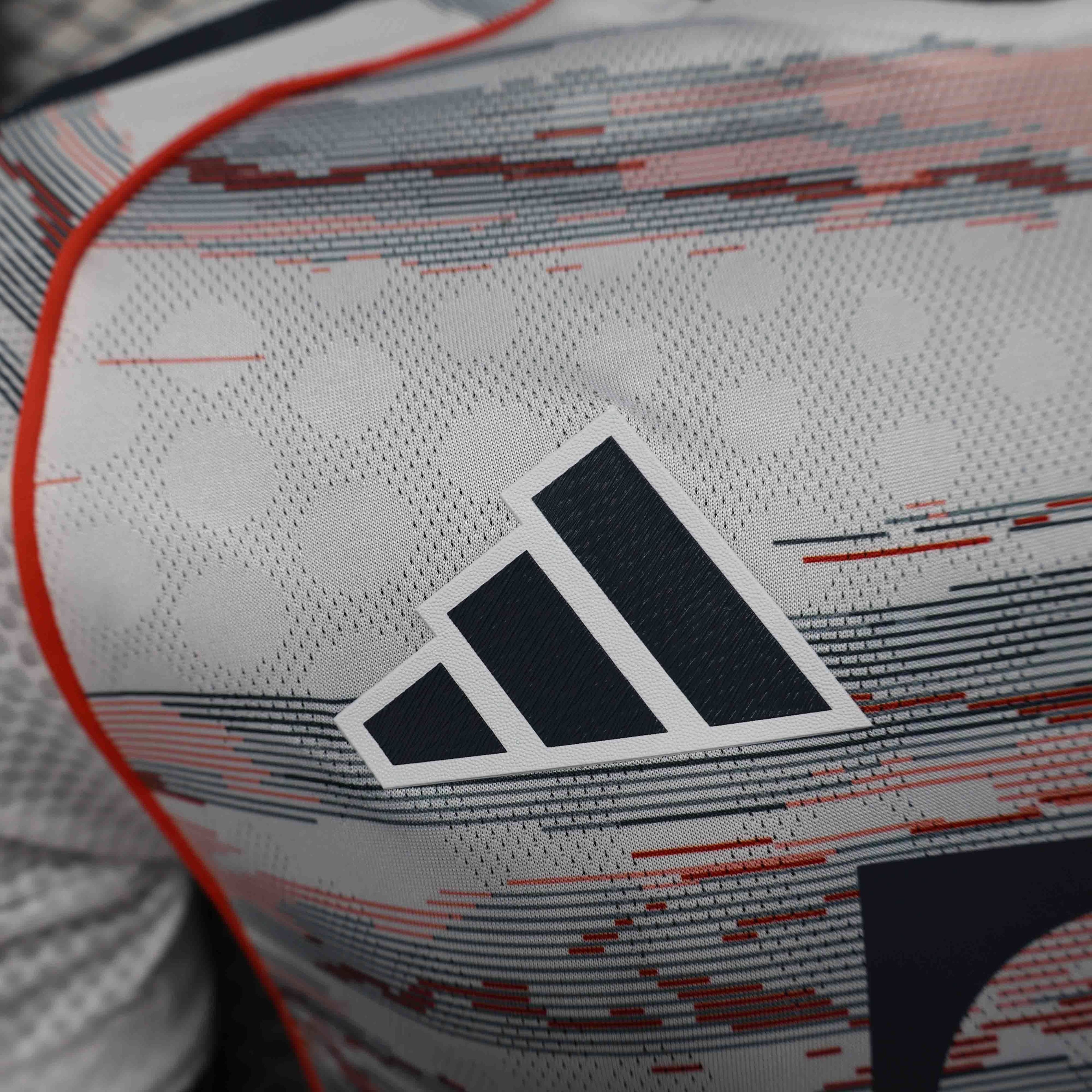 25-26 Player version: Bayern Munich away - MAXIGOLDEN