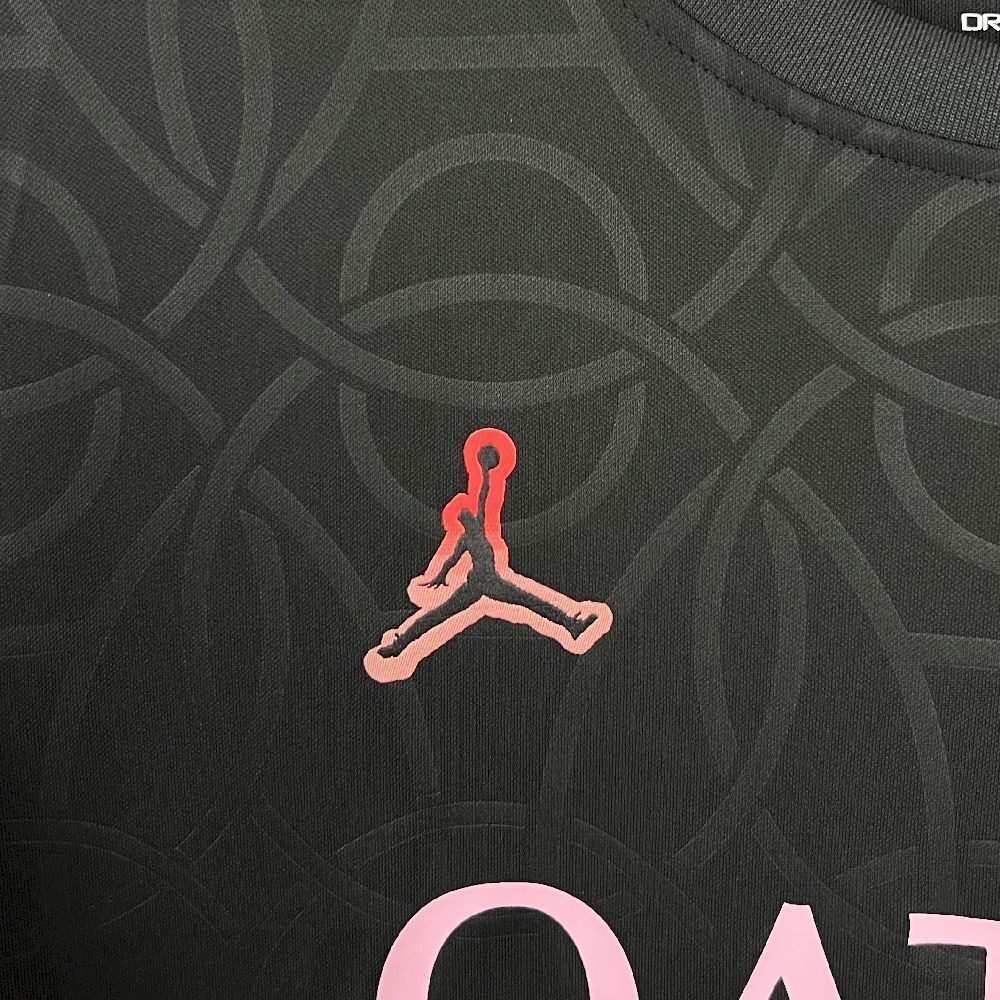 25-26 Paris Saint-Germain Training - MAXIGOLDEN