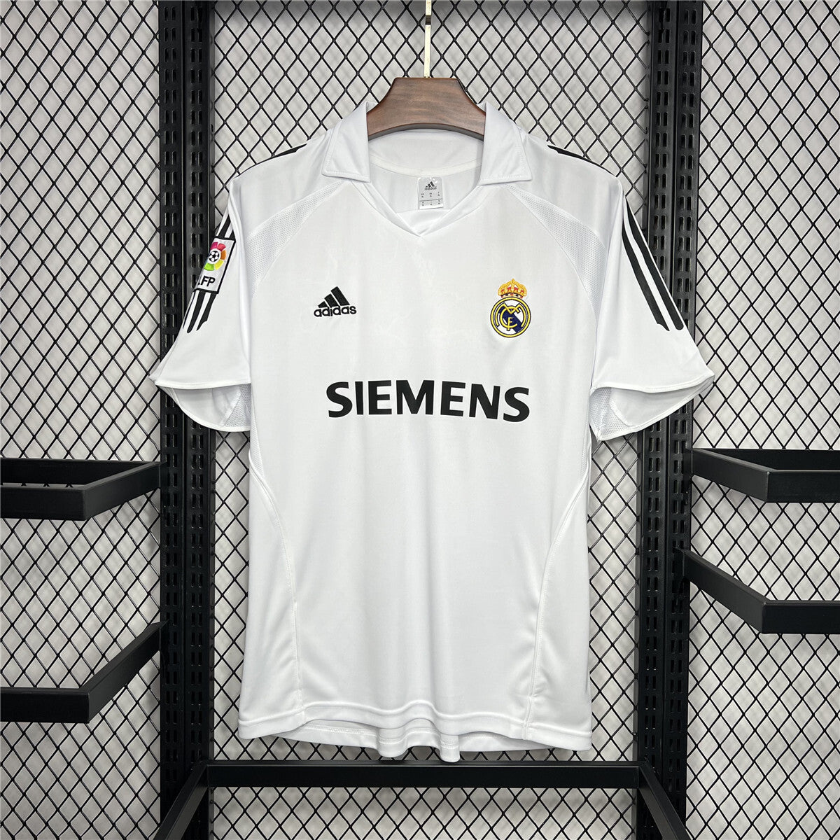 05-06 Real Madrid Home Retro - MAXIGOLDEN