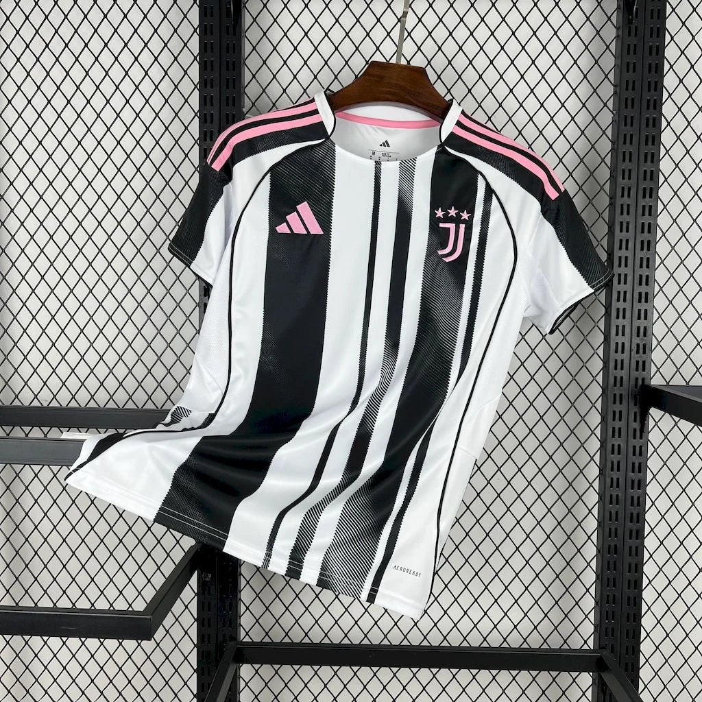25-26 Juventus Home - MAXIGOLDEN