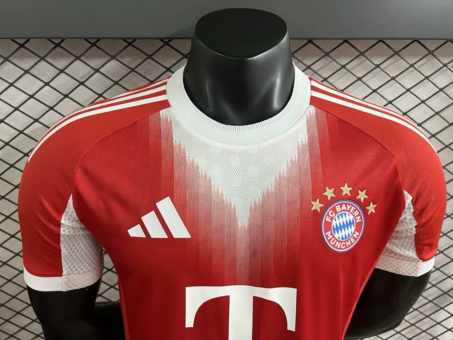 25-26 Player Bayern Munich home - MAXIGOLDEN
