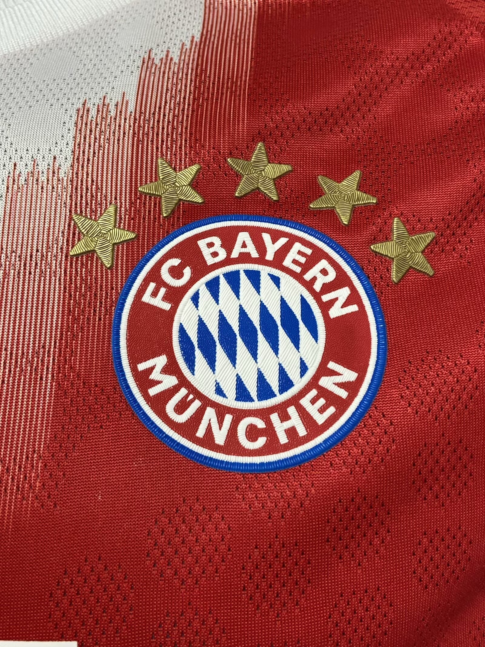 25-26 Player Bayern Munich home - MAXIGOLDEN