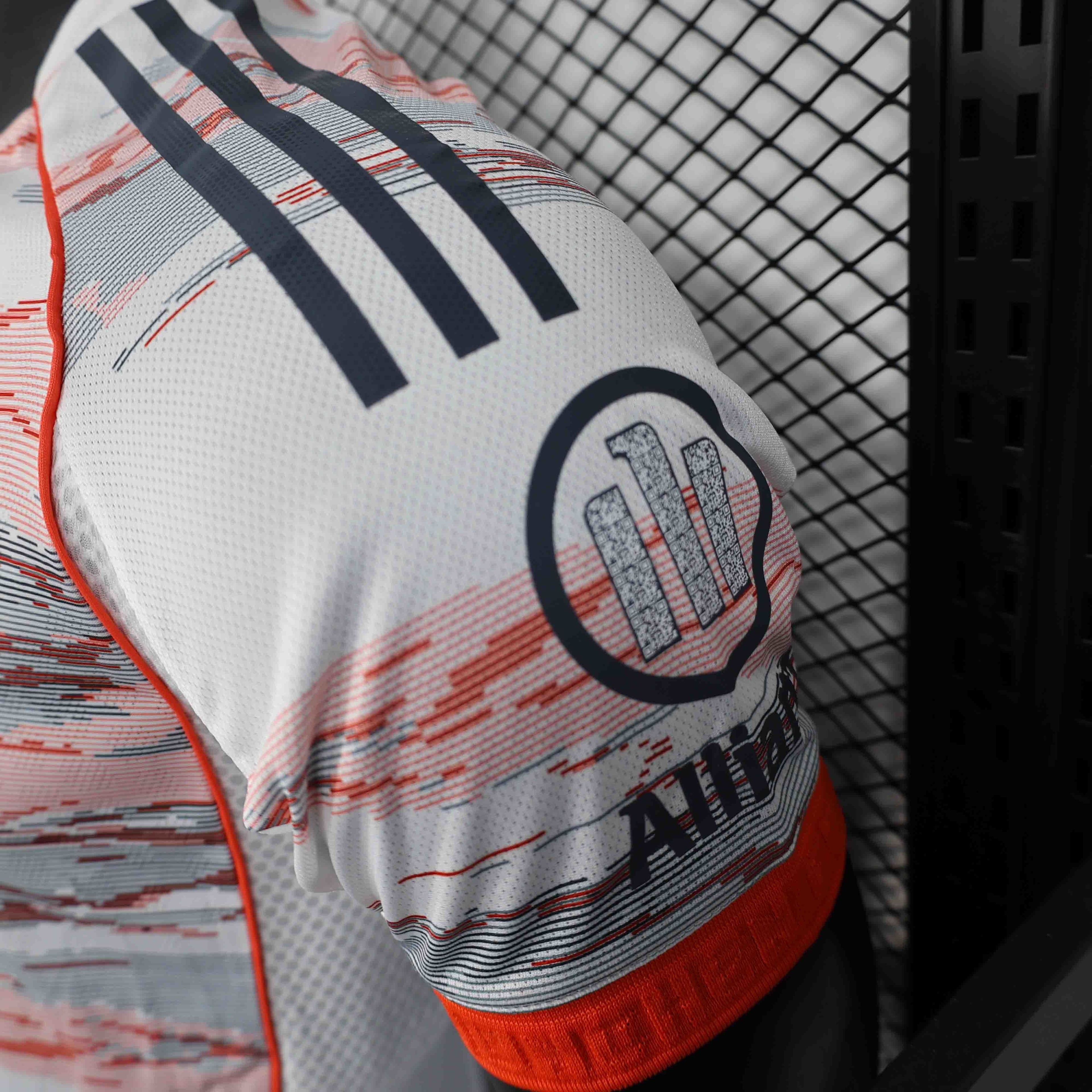 25-26 Player version: Bayern Munich away - MAXIGOLDEN